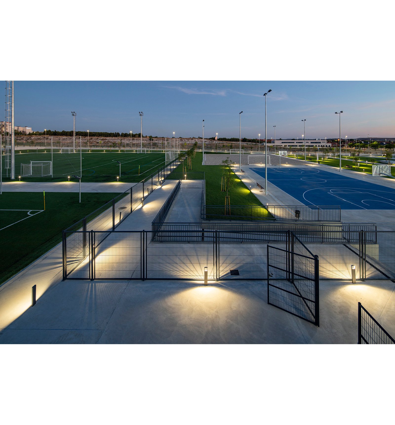01-Antonio-Desmonts-Sierra-architecture-sport-arquitectura-Rivas-Vaciamadrid-Exteriores-09